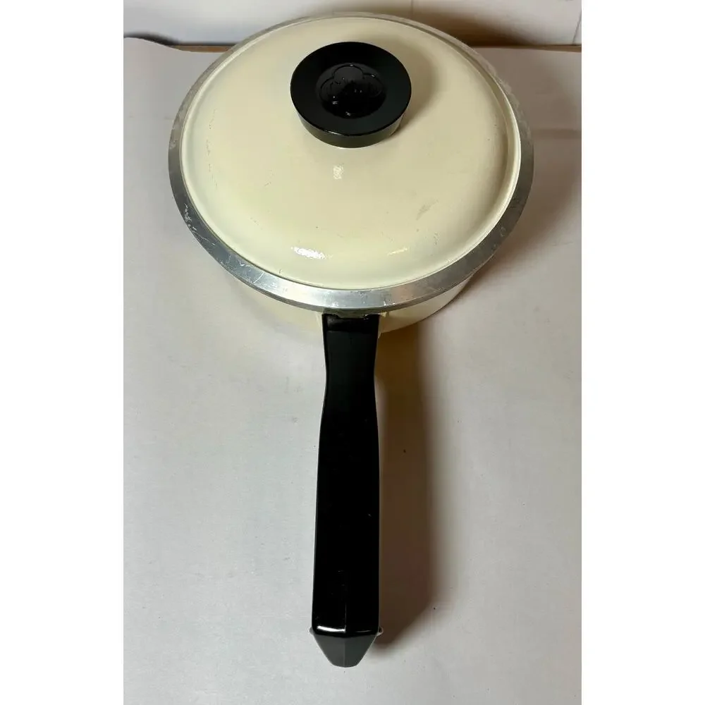 Vintage 1970s Club Aluminum 1.5QT Saucepan Cream Almond w/ Original Lid